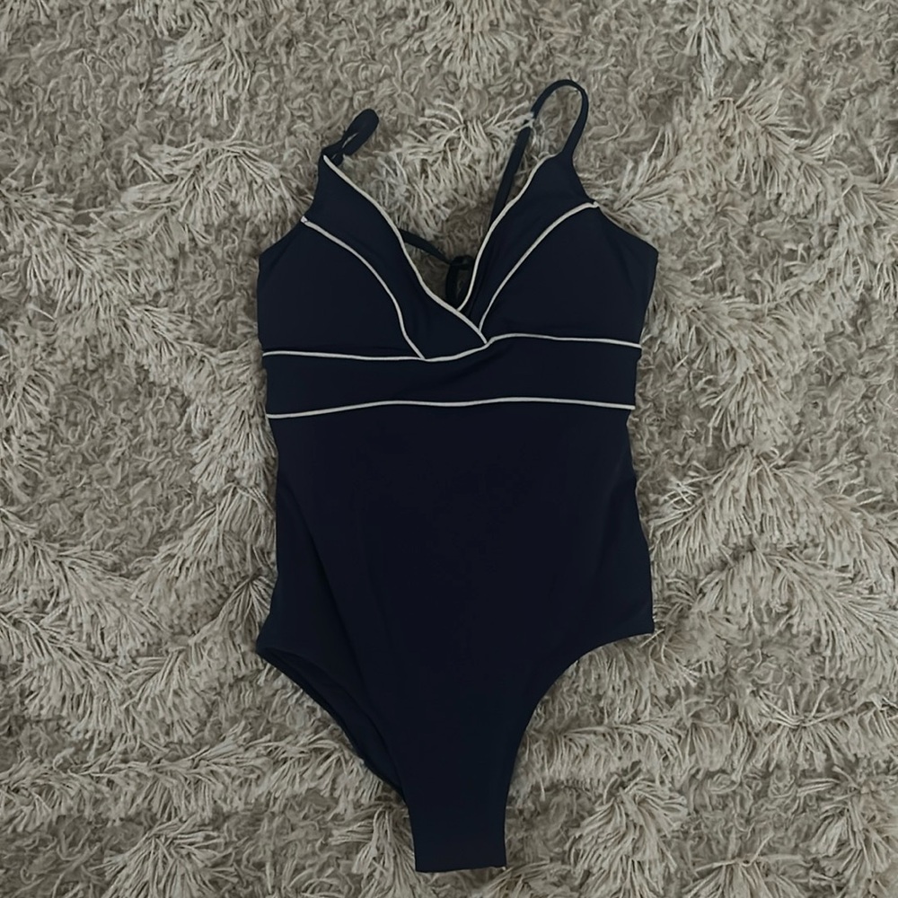 Vineyard vines one piece bathing suit